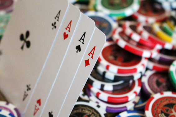Situs Poker Online - Apa Jauh Lebih Baik Main di Casino?